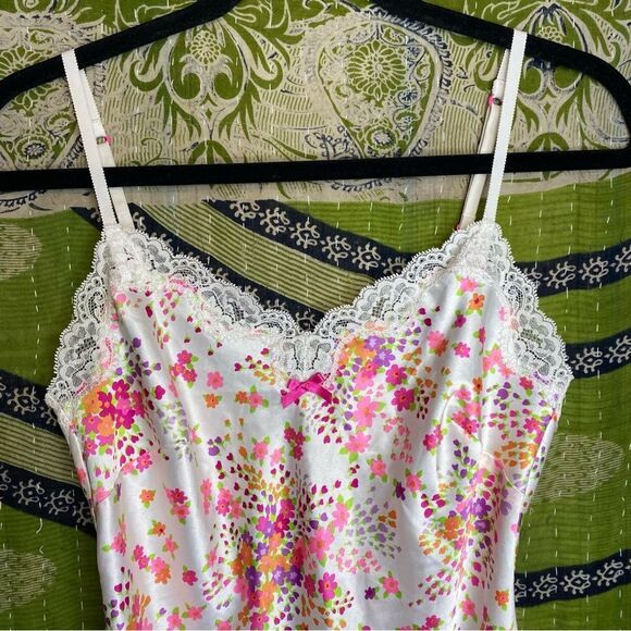 Y2K Victoria’s Secret White Floral Satin and Lace Slip Dress Size Extra Small - Picture 2 of 16